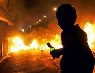 Ομάδα αγνώστων πέταξε μολότοφ στο Υπουργείο Μακεδονίας-Θράκης - Έρευνες της ΕΛ. ΑΣ.